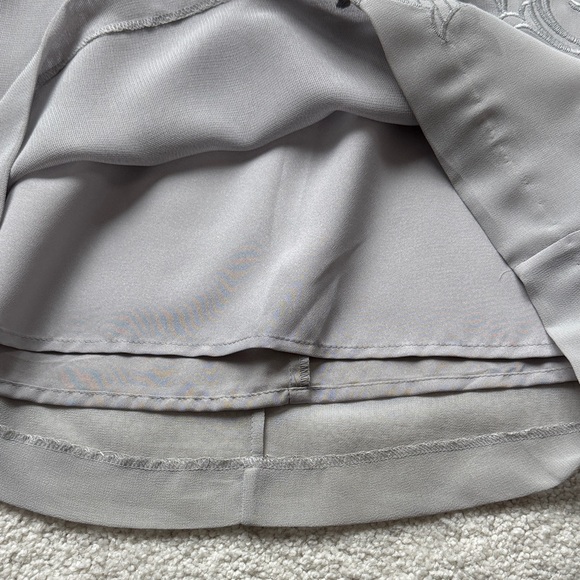 Armani Exchange - Elegant Gray Dress with Embroidered Detail - Picture 4 of 9